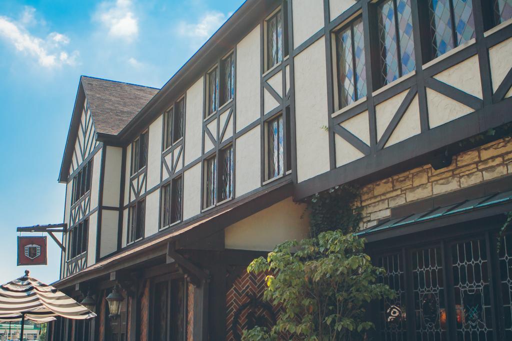 Hotel The Cheshire Richmond Heights Exterior foto